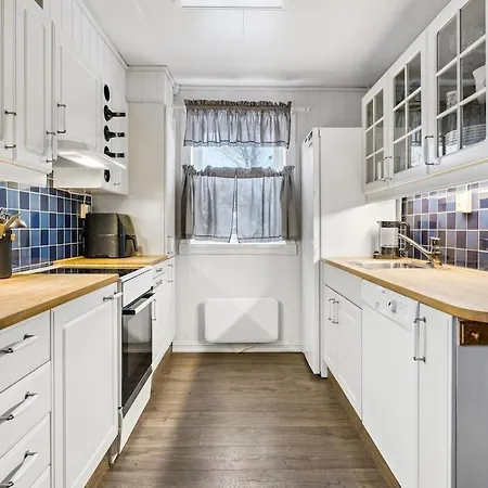 Charming With Convenient Parking In A Cozy Neighborhood דירה *