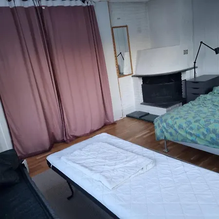Charming With Convenient Parking In A Cozy Neighborhood